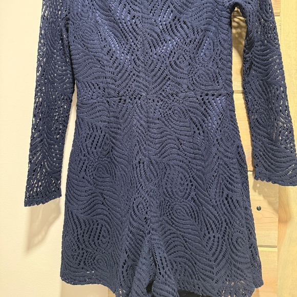 Lilly Pulitzer Tiki Wrap Style Romper Navy Blue Feather Bloom Lace Women's S - Picture 4 of 5